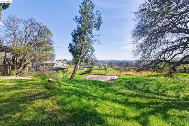 16129 Jacksonville Rd, Jamestown, CA 95327