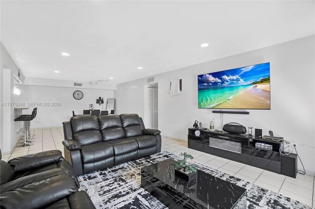 9403 SW 76th St Y17, Miami, FL 33173