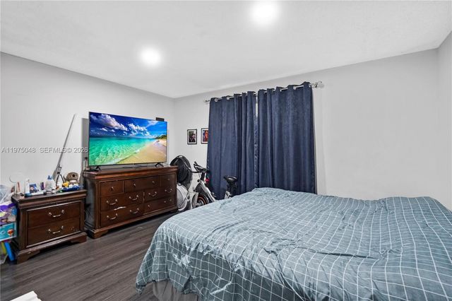 9403 SW 76th St Y17, Miami, FL 33173