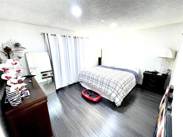 9403 SW 76th St Y17, Miami, FL 33173