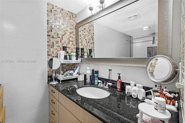 9403 SW 76th St Y17, Miami, FL 33173