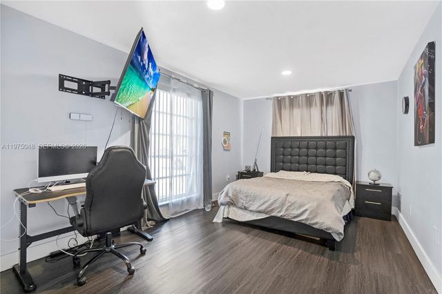 9403 SW 76th St Y17, Miami, FL 33173