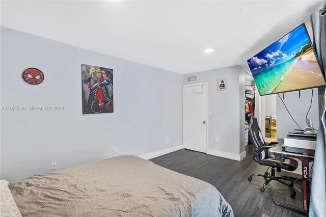 9403 SW 76th St Y17, Miami, FL 33173