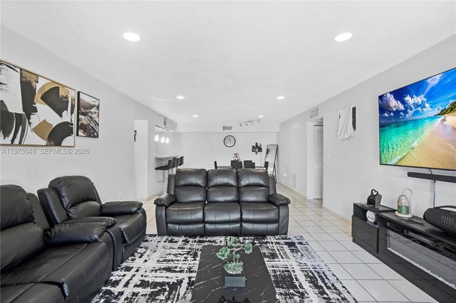 9403 SW 76th St Y17, Miami, FL 33173