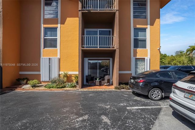 9403 SW 76th St Y17, Miami, FL 33173