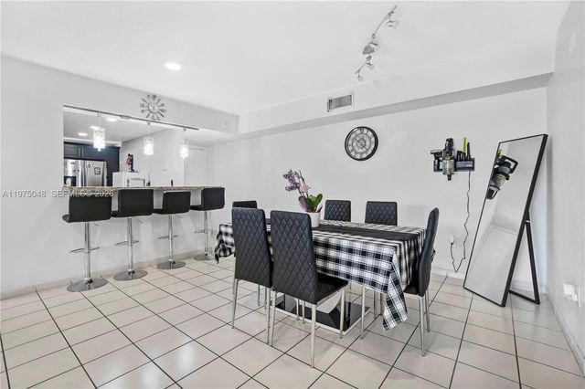 9403 SW 76th St Y17, Miami, FL 33173