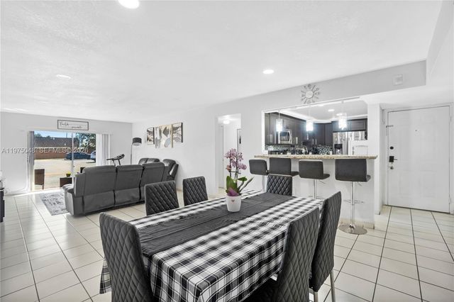 9403 SW 76th St Y17, Miami, FL 33173