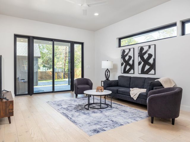 6620 Isabelle DR B, Austin, TX 78752