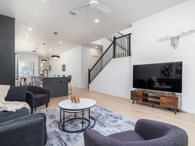 6620 Isabelle DR B, Austin, TX 78752