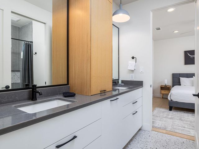 6620 Isabelle DR B, Austin, TX 78752