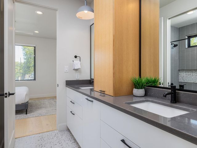 6620 Isabelle DR B, Austin, TX 78752