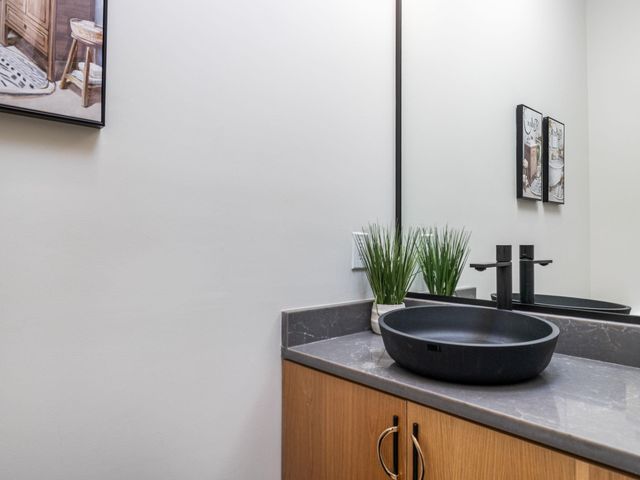 6620 Isabelle DR B, Austin, TX 78752