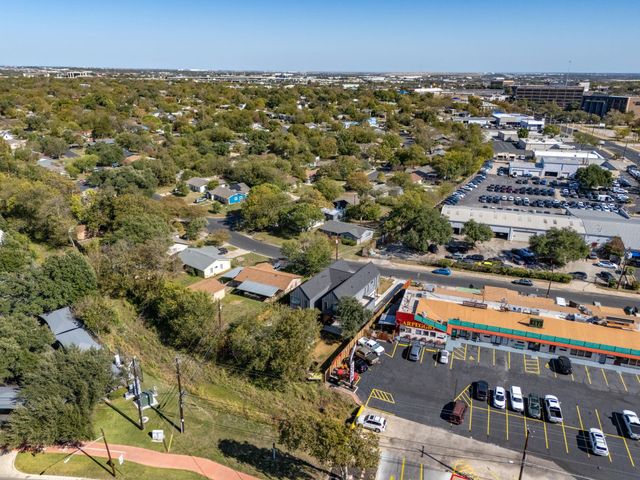 6620 Isabelle DR B, Austin, TX 78752