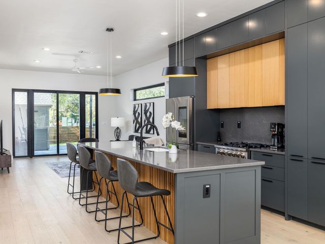 6620 Isabelle DR B, Austin, TX 78752