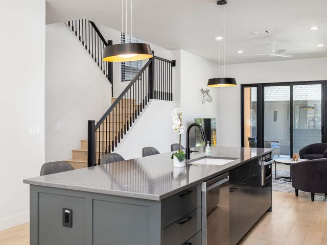 6620 Isabelle DR B, Austin, TX 78752