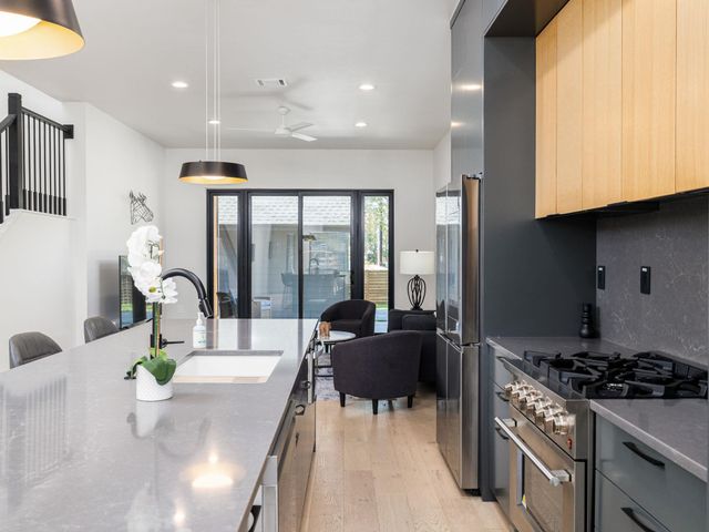 6620 Isabelle DR B, Austin, TX 78752