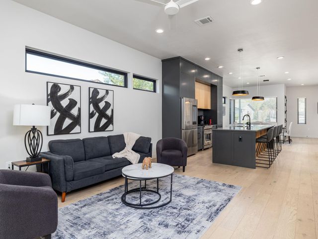 6620 Isabelle DR B, Austin, TX 78752