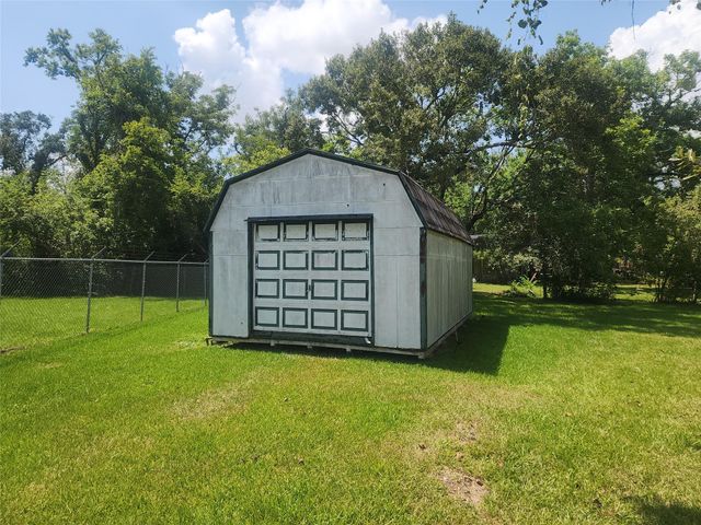 839 Yaupon Street, Clute, TX 77531