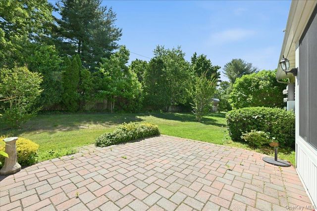 90 Knolls Drive, Stony Brook, NY 11790