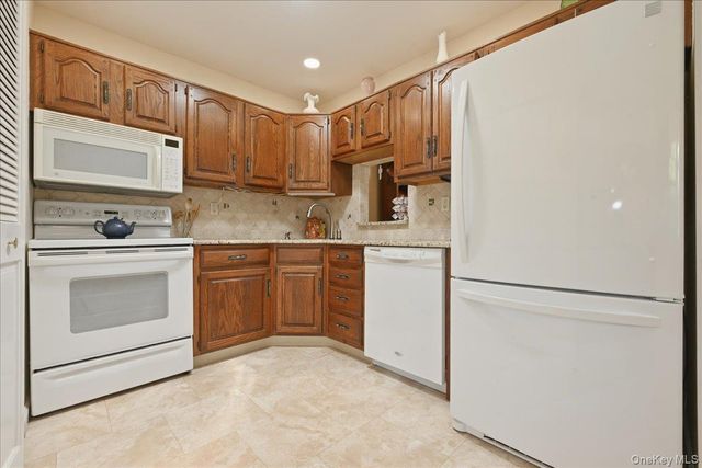 90 Knolls Drive, Stony Brook, NY 11790