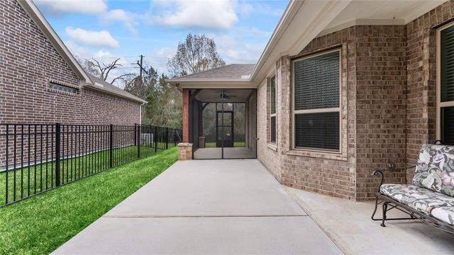 12215 Forest Villas Lane, Conroe, TX 77304