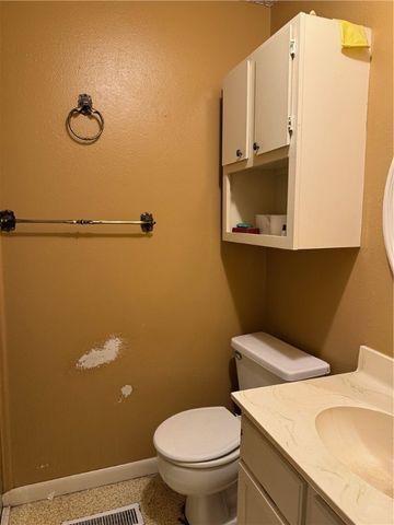 1155 S Dogwood Street, Siloam Springs, AR 72761