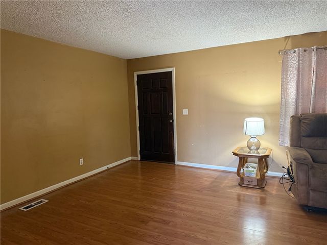 1155 S Dogwood Street, Siloam Springs, AR 72761