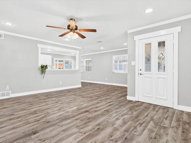4513 Donnelly Avenue, Fort Worth, TX 76107