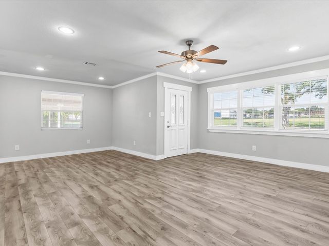4513 Donnelly Avenue, Fort Worth, TX 76107