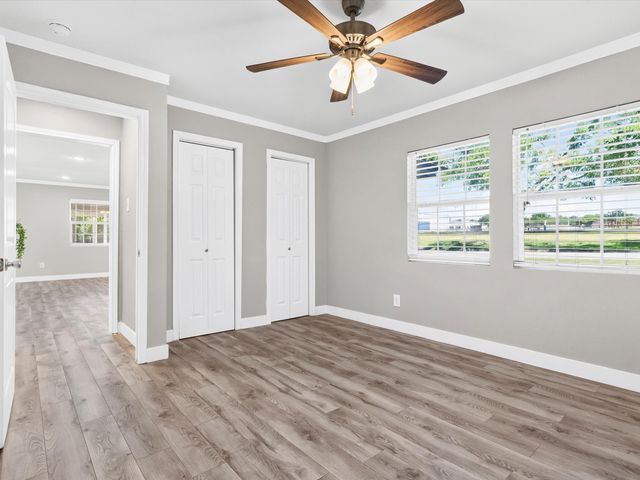 4513 Donnelly Avenue, Fort Worth, TX 76107
