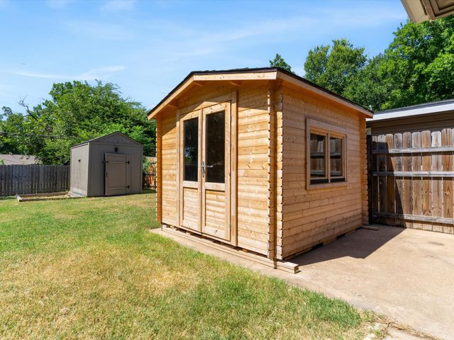 4513 Donnelly Avenue, Fort Worth, TX 76107