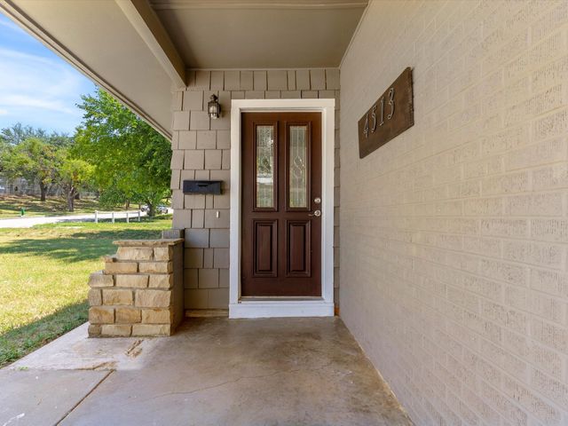 4513 Donnelly Avenue, Fort Worth, TX 76107
