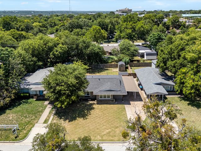 4513 Donnelly Avenue, Fort Worth, TX 76107