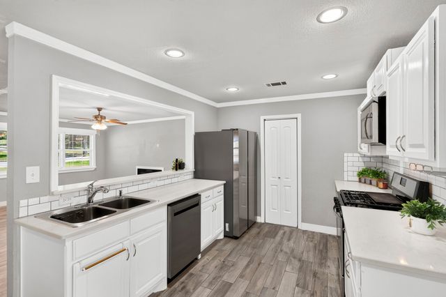 4513 Donnelly Avenue, Fort Worth, TX 76107