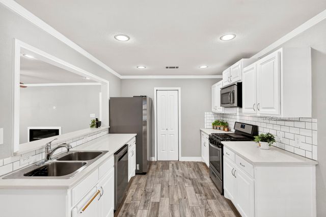 4513 Donnelly Avenue, Fort Worth, TX 76107