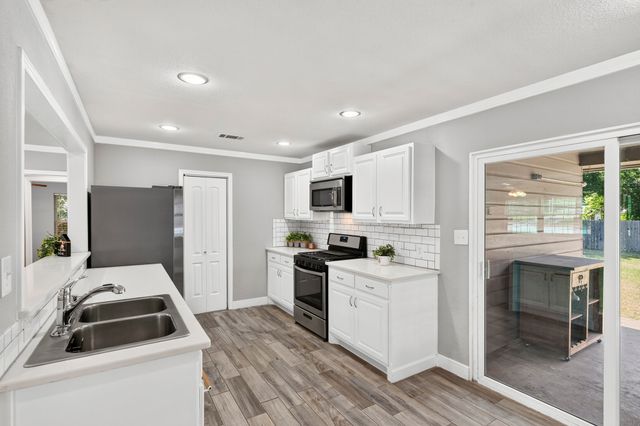 4513 Donnelly Avenue, Fort Worth, TX 76107