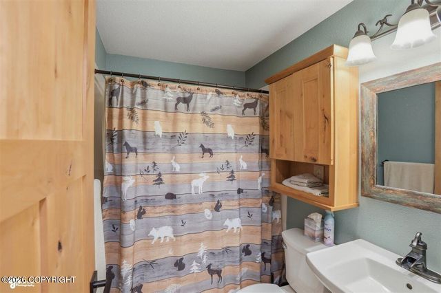 7463 Tana Circle, Anchorage, AK 99504