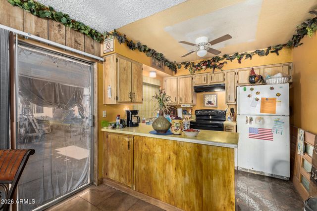 8048 W GLENROSA Avenue W, Phoenix, AZ 85033