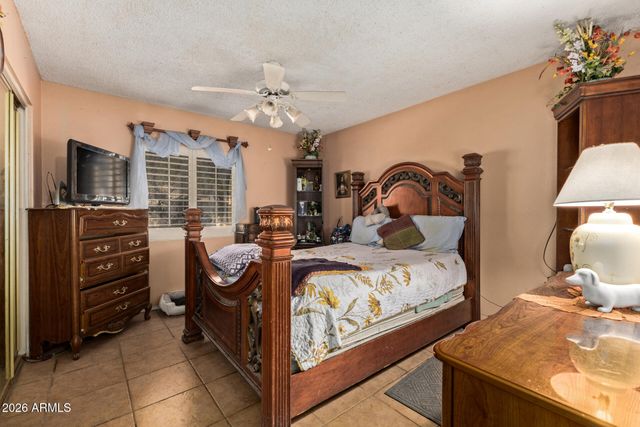 8048 W GLENROSA Avenue W, Phoenix, AZ 85033