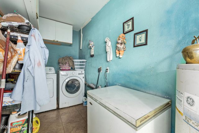 8048 W GLENROSA Avenue W, Phoenix, AZ 85033