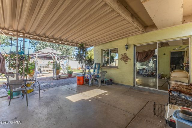 8048 W GLENROSA Avenue W, Phoenix, AZ 85033