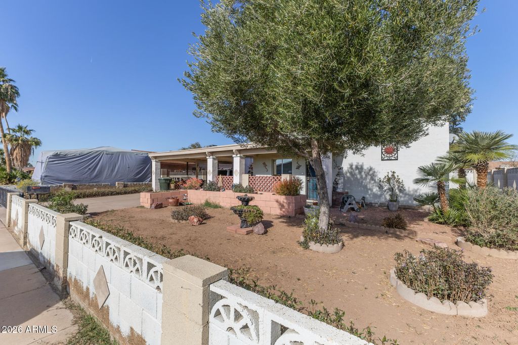 8048 W GLENROSA Avenue W, Phoenix, AZ 85033