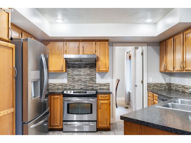 1556 Ne 27TH Ter, Gresham, OR 97030