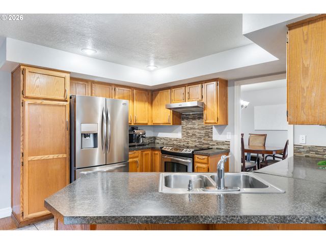 1556 Ne 27TH Ter, Gresham, OR 97030