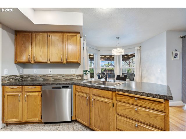 1556 Ne 27TH Ter, Gresham, OR 97030