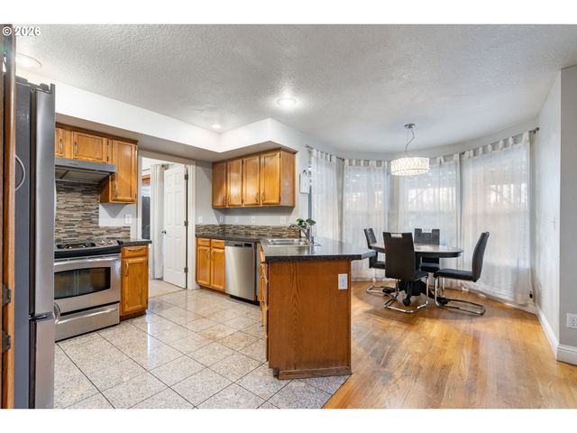 1556 Ne 27TH Ter, Gresham, OR 97030