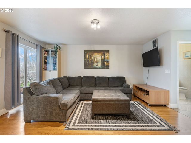 1556 Ne 27TH Ter, Gresham, OR 97030