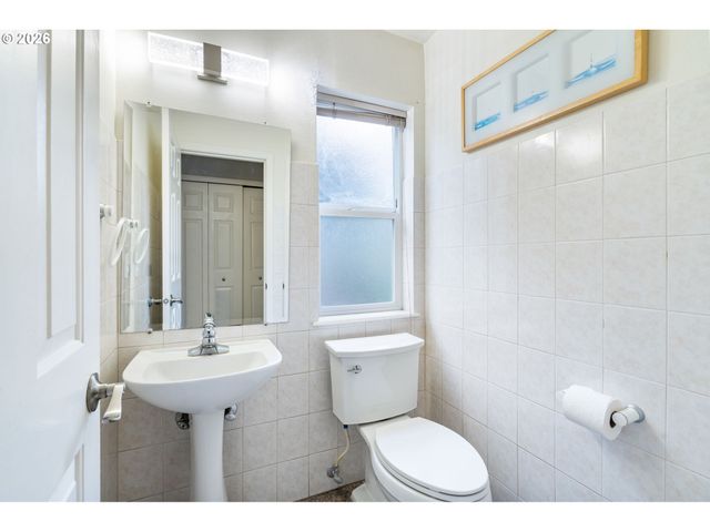 1556 Ne 27TH Ter, Gresham, OR 97030