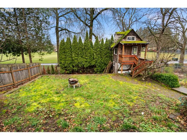 1556 Ne 27TH Ter, Gresham, OR 97030