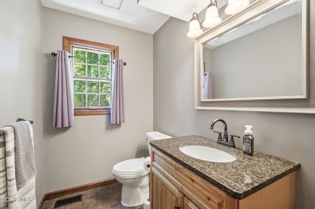 7231 Whispering Oak Drive, Sylvania, OH 43560